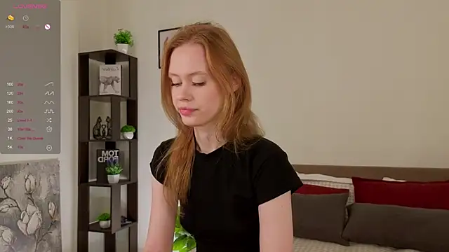 Snapshot of TaraSims chatting on 09/20/25, 11:28 TaraSims online show from 09/20/25, 11:28