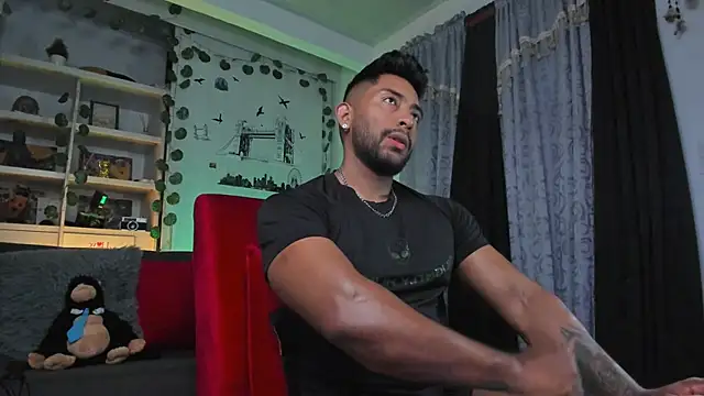 Snapshot of Couple_muscle1 chatting on 11/03/25, 10:53 Couple muscle1 online show from 11/03/25, 10:53