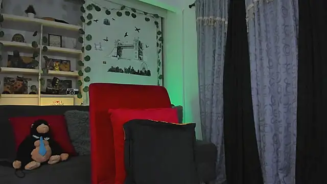 Snapshot of Couple_muscle1 chatting on 11/16/25, 05:51 Couple muscle1 online show from 11/16/25, 05:51