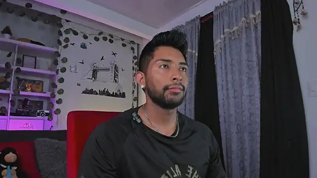 Snapshot of Couple_muscle1 chatting on 11/18/25, 10:03 Couple muscle1 online show from 11/18/25, 10:03