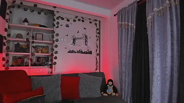 Snapshot of Couple_muscle1 chatting on 12/15/25, 10:36 Couple muscle1 online show from 12/15/25, 10:36