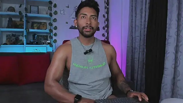 Snapshot of Couple_muscle1 chatting on 01/10/26, 08:43 Couple muscle1 online show from 01/10/26, 08:43