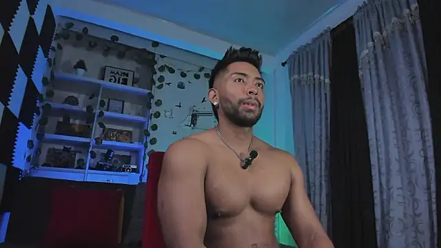 Snapshot of Couple_muscle1 chatting on 02/05/26, 09:30 Couple muscle1 online show from 02/05/26, 09:30