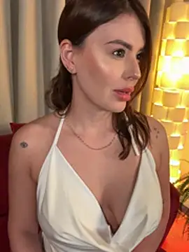 Eva Gonzalez online show from 02/02/26, 10:30