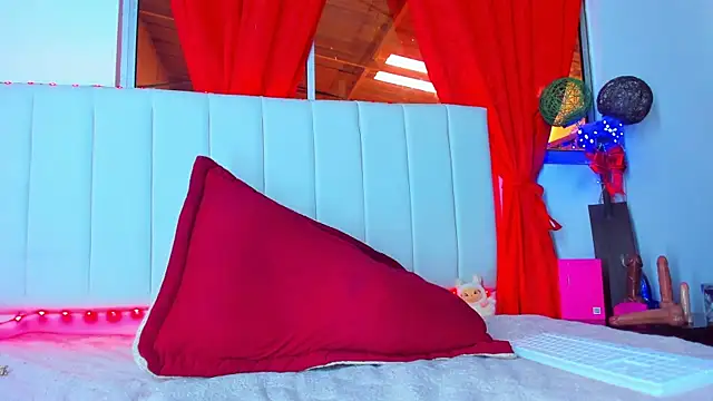 Snapshot of caro_lyne_ chatting on 11/26/25, 01:23 caro lyne online show from 11/26/25, 01:23