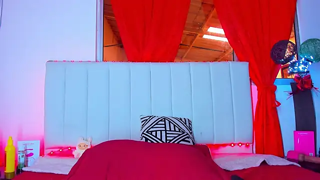 Snapshot of caro_lyne_ chatting on 11/28/25, 04:31 caro lyne online show from 11/28/25, 04:31