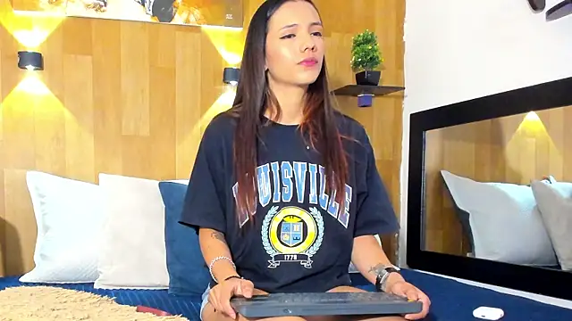 Snapshot of marianaa90 chatting on 10/13/25, 01:22 marianaa90 online show from 10/13/25, 01:22