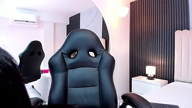 Madiee Rhea online show from 02/03/26, 07:41