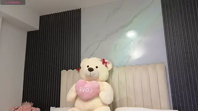 Madiee Rhea online show from 07/10/26, 07:38