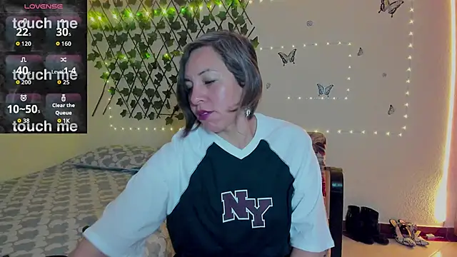 Lady breaks hearts online show from 09/11/25, 10:37