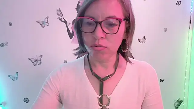 Lady breaks hearts online show from 03/25/26, 12:55