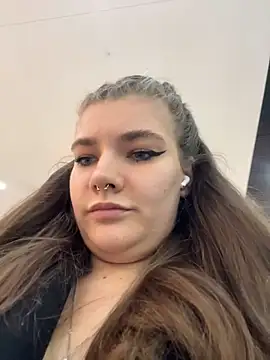 Holy Tereza online show from 04/28/26, 03:39