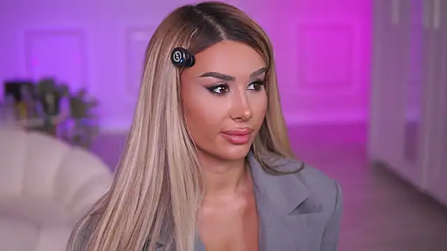 Snapshot of EvaZane chatting on 10/30/25, 08:20 EvaZane online show from 10/30/25, 08:20