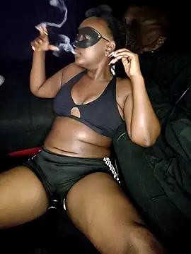 KikiLovesD online show from 10/13/25, 02:50