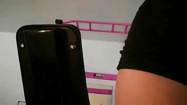 Snapshot of Melisa_cream chatting on 12/24/24, 06:28 Melisa cream online show from 12/24/24, 06:28