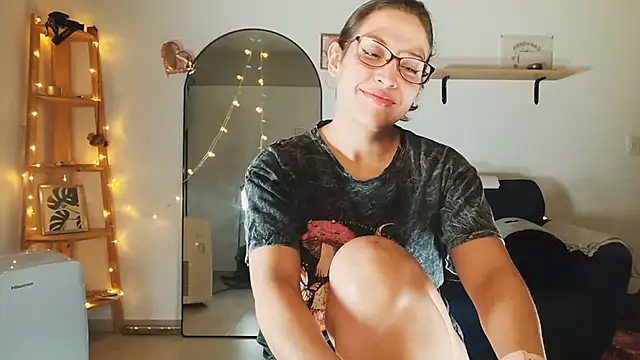 Snapshot of Melisa_cream chatting on 03/14/25, 02:42 Melisa cream online show from 03/14/25, 02:42