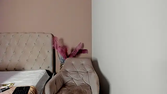 Snapshot of Project-Raven chatting on 12/14/25, 02:44 Project-Raven online show from 12/14/25, 02:44