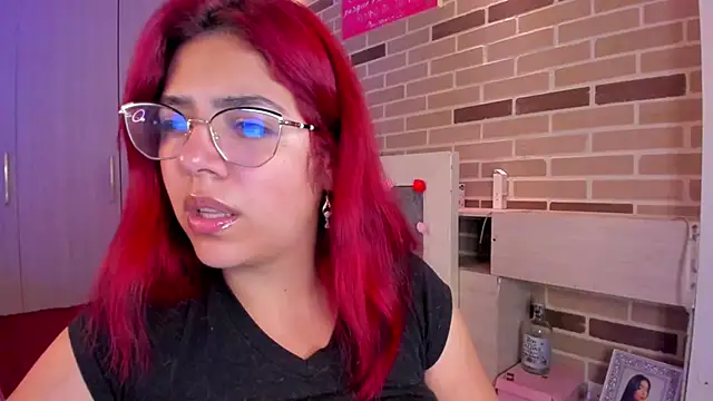 Snapshot of Rousse_Collinss chatting on 12/18/24, 03:26 Rousse Collinss online show from 12/18/24, 03:26