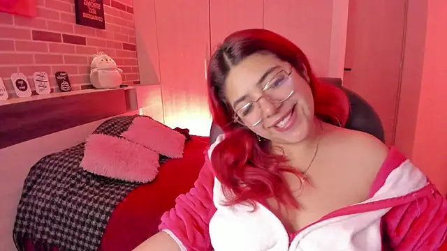 Snapshot of Rousse_Collinss chatting on 12/22/25, 01:08 Rousse Collinss online show from 12/22/25, 01:08