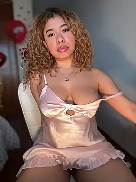 Snapshot of LEONCITA_ chatting on 02/17/25, 11:02 LEONCITA online show from 02/17/25, 11:02