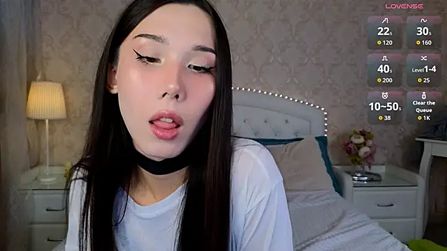 Kaia Sunshine Mia online show from 10/31/25, 11:44