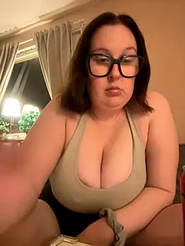 Snapshot of Misssmilf chatting on 10/24/25, 05:31 Misssmilf online show from 10/24/25, 05:31