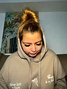 AllysonK online show from 10/22/25, 04:51