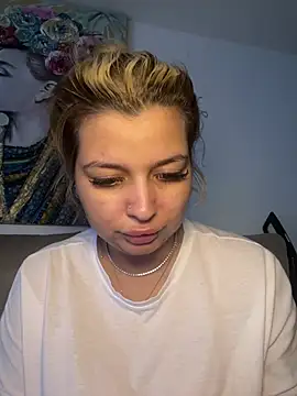 Snapshot of AllysonK chatting on 06/23/26, 04:05 AllysonK online show from 06/23/26, 04:05