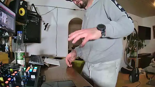 Snapshot of rosaeichel chatting on 02/06/26, 11:19 rosaeichel online show from 02/06/26, 11:19