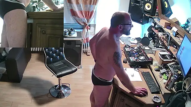 Snapshot of rosaeichel chatting on 02/12/26, 02:06 rosaeichel online show from 02/12/26, 02:06