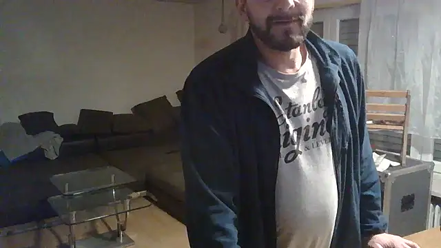 Snapshot of rosaeichel chatting on 03/01/26, 01:51 rosaeichel online show from 03/01/26, 01:51