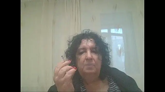 Snapshot of maturekorine chatting on 05/14/26, 05:31 maturekorine online show from 05/14/26, 05:31