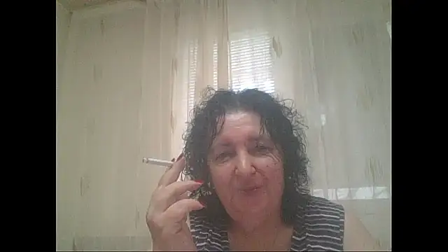 Snapshot of maturekorine chatting on 05/17/26, 10:00 maturekorine online show from 05/17/26, 10:00