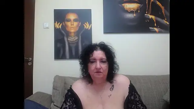 Snapshot of maturekorine chatting on 05/18/26, 02:12 maturekorine online show from 05/18/26, 02:12