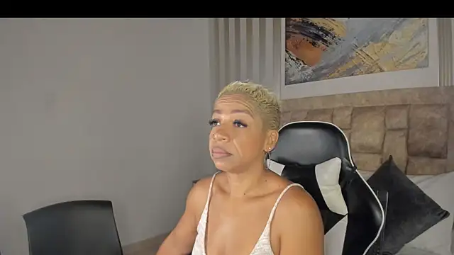 summer night  online show from 12/05/25, 11:30