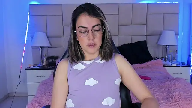 IsisLoveyes  online show from 12/12/24, 02:04