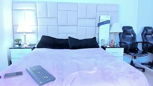 IsisLoveyes  online show from 11/25/25, 12:32