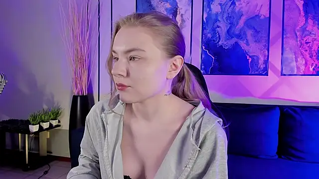 ValerieViolette online show from 12/04/24, 01:03