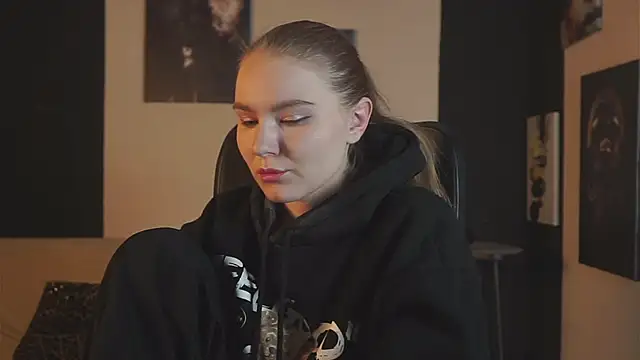 ValerieViolette online show from 12/15/24, 08:25