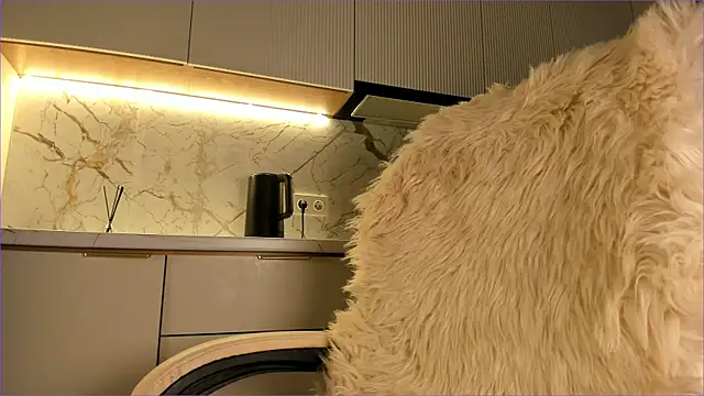 sally 009 online show from 01/31/25, 04:27