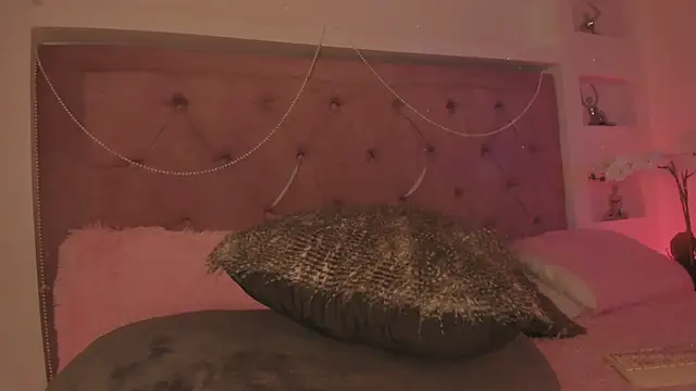 miss melissaa online show from 02/18/25, 04:26