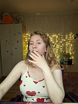 D0nna  online show from 03/19/26, 10:14