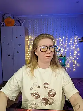 D0nna  online show from 04/13/26, 10:59