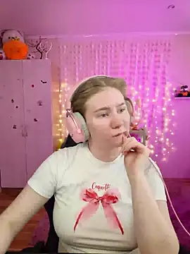 D0nna  online show from 04/20/26, 11:24