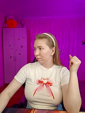 D0nna  online show from 04/22/26, 07:48