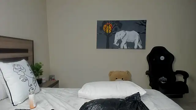 Renee-18 online show from 03/07/25, 09:59