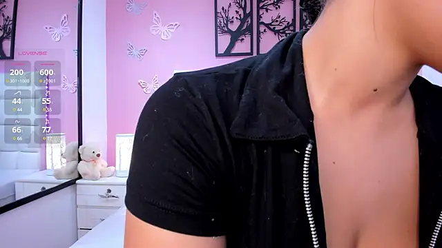 Snapshot of Emily_roux chatting on 01/10/25, 12:06 Emily roux online show from 01/10/25, 12:06