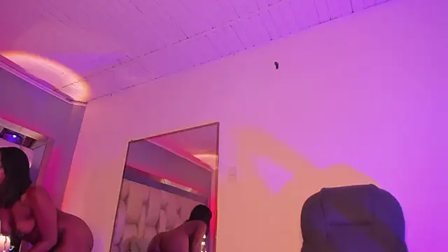 Snapshot of EmilyHaan chatting on 01/15/25, 02:17 EmilyHaan online show from 01/15/25, 02:17