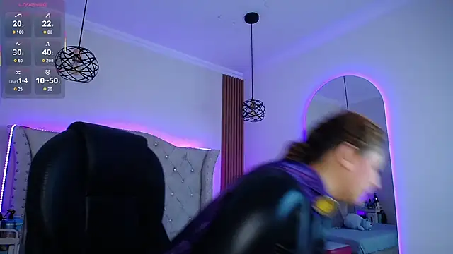 Charlotte Jones   online show from 01/15/26, 11:15