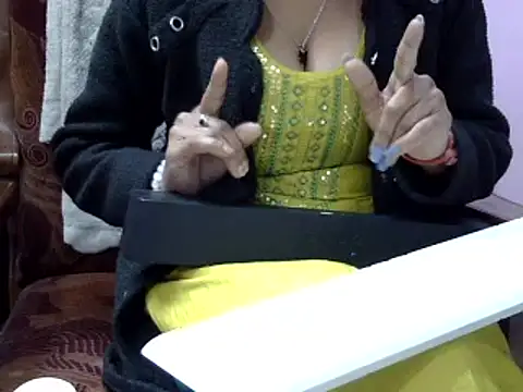 momo lov online show from 12/24/24, 08:00